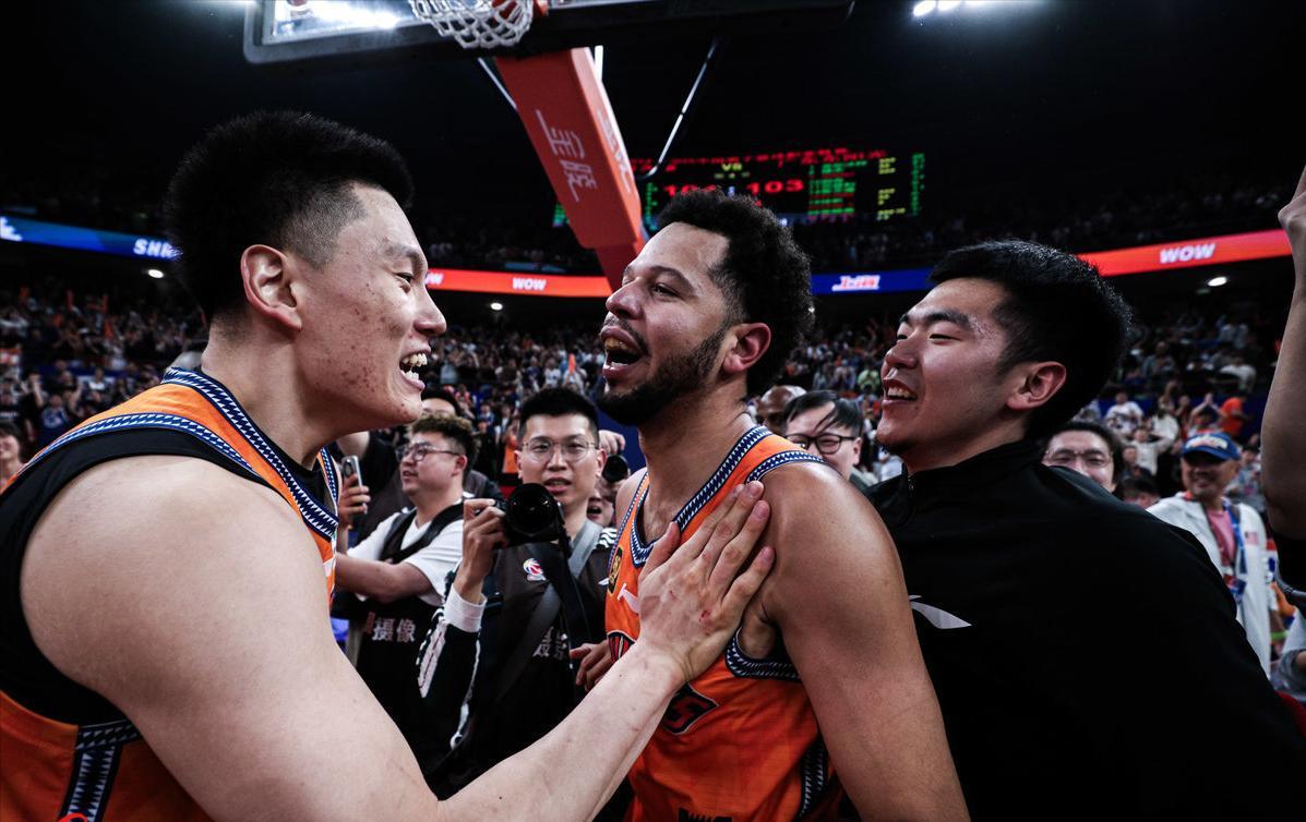 世界杯手机观看软件-辽篮新外援合格，赵继伟有两帮手，杨鸣回归有1个障碍